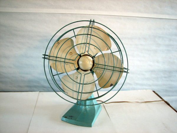 Small Oscillating Fasco Fan