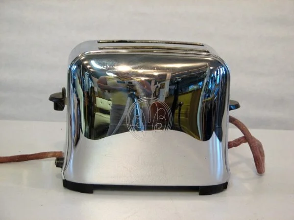 Manning Bowman Automatic Pop-Up Vintage Toaster