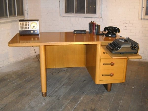 Stow Davis Desk