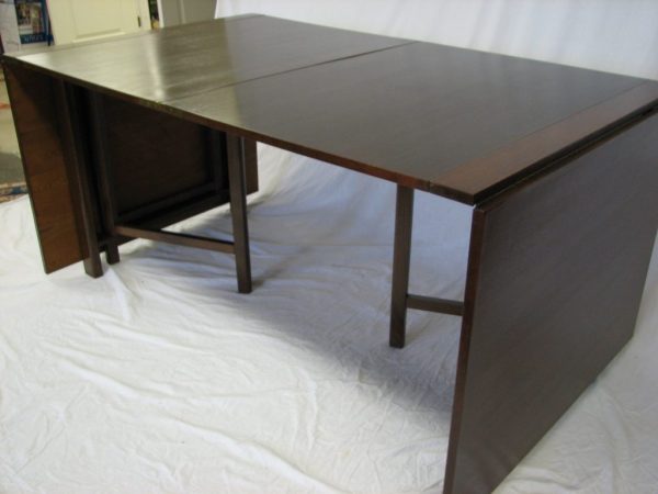 Danish / Yugoslavian gateleg table