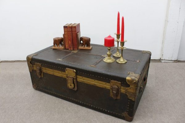 Vintage trunk / luggage / coffee table