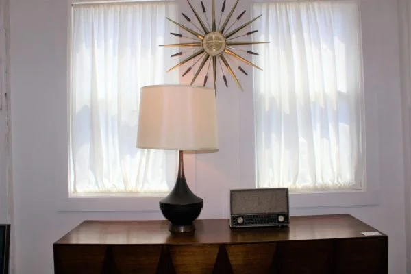 Black ceramic table lamp |