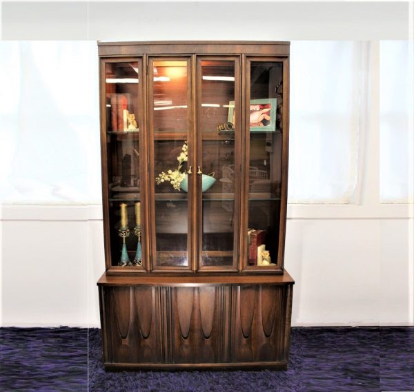 Broyhill Brasilia small china cabinet |