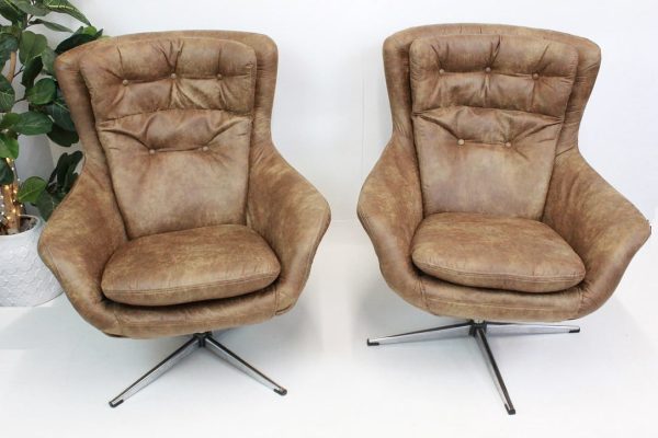 Overman lounge chair in faux leather |