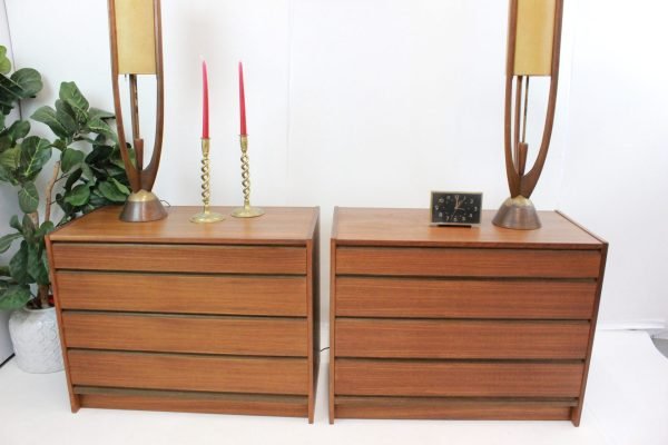 Pair of Danish chests / nightstands |