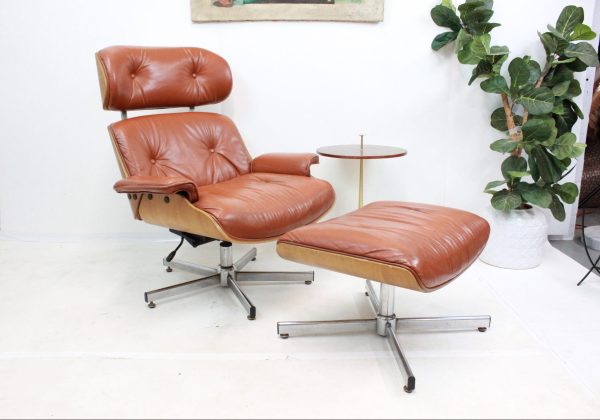 Mid Century Modern Eames style chair |