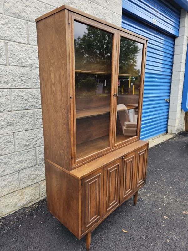 Mid Century Modern Broyhill Sculptra china cabinet - Image 3