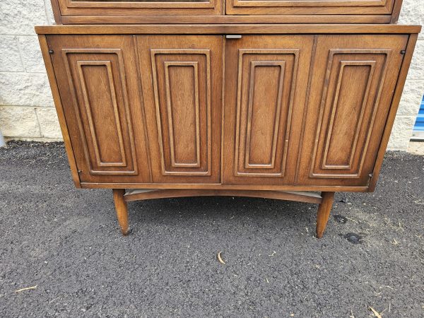 Mid Century Modern Broyhill Sculptra china cabinet - Image 7