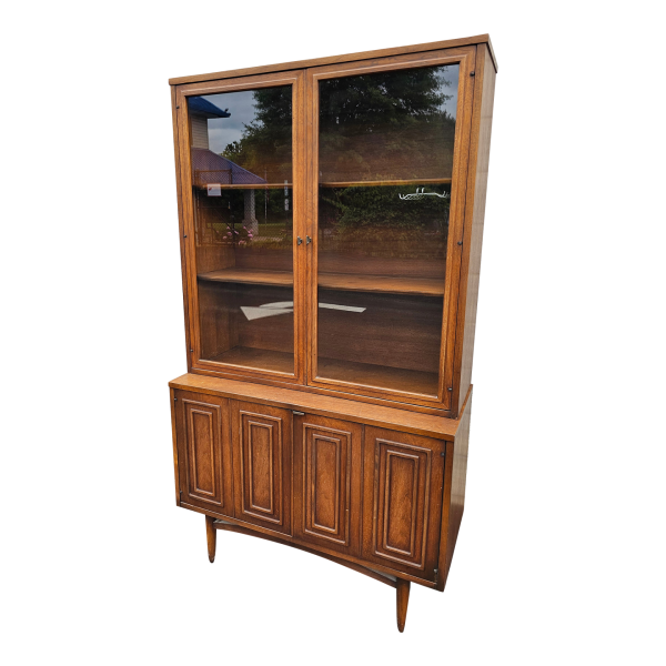 Mid Century Modern Broyhill Sculptra china cabinet