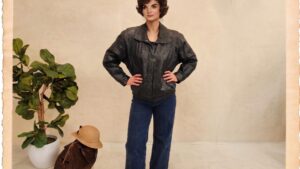 Vintage 80s Black Leather Jacket - Ostrich Print Front Panels - dropped Shoulders - Size M/L